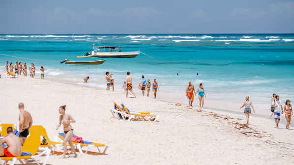 Arena Gorda Beach near Dreams Onyx Resort & Spa with expansive white sands and clear Caribbean waters