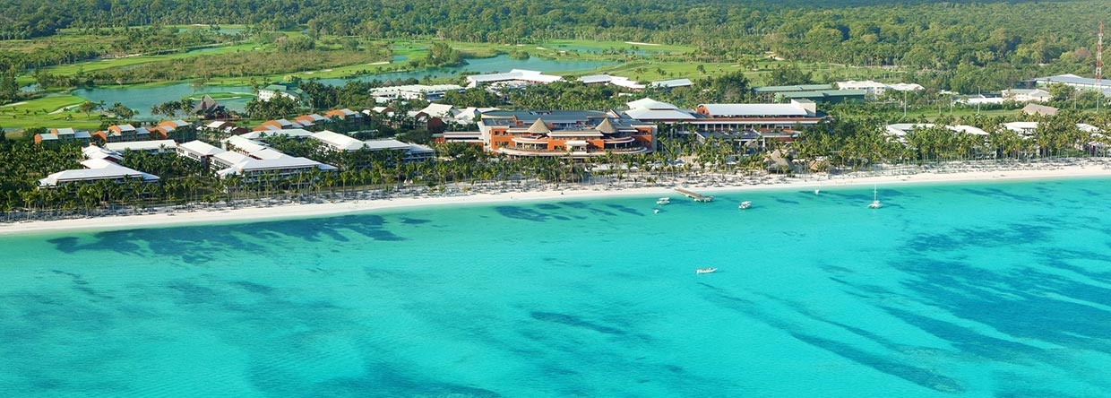 Barceló Bávaro Palace all-inclusive mega-resort in Punta Cana with expansive pools, casino, and Bávaro Beach location.