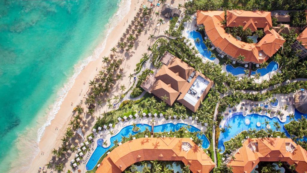 Majestic Elegance Punta Cana luxury all-inclusive resort with beachfront pools, elegant architecture, and palm-lined grounds.