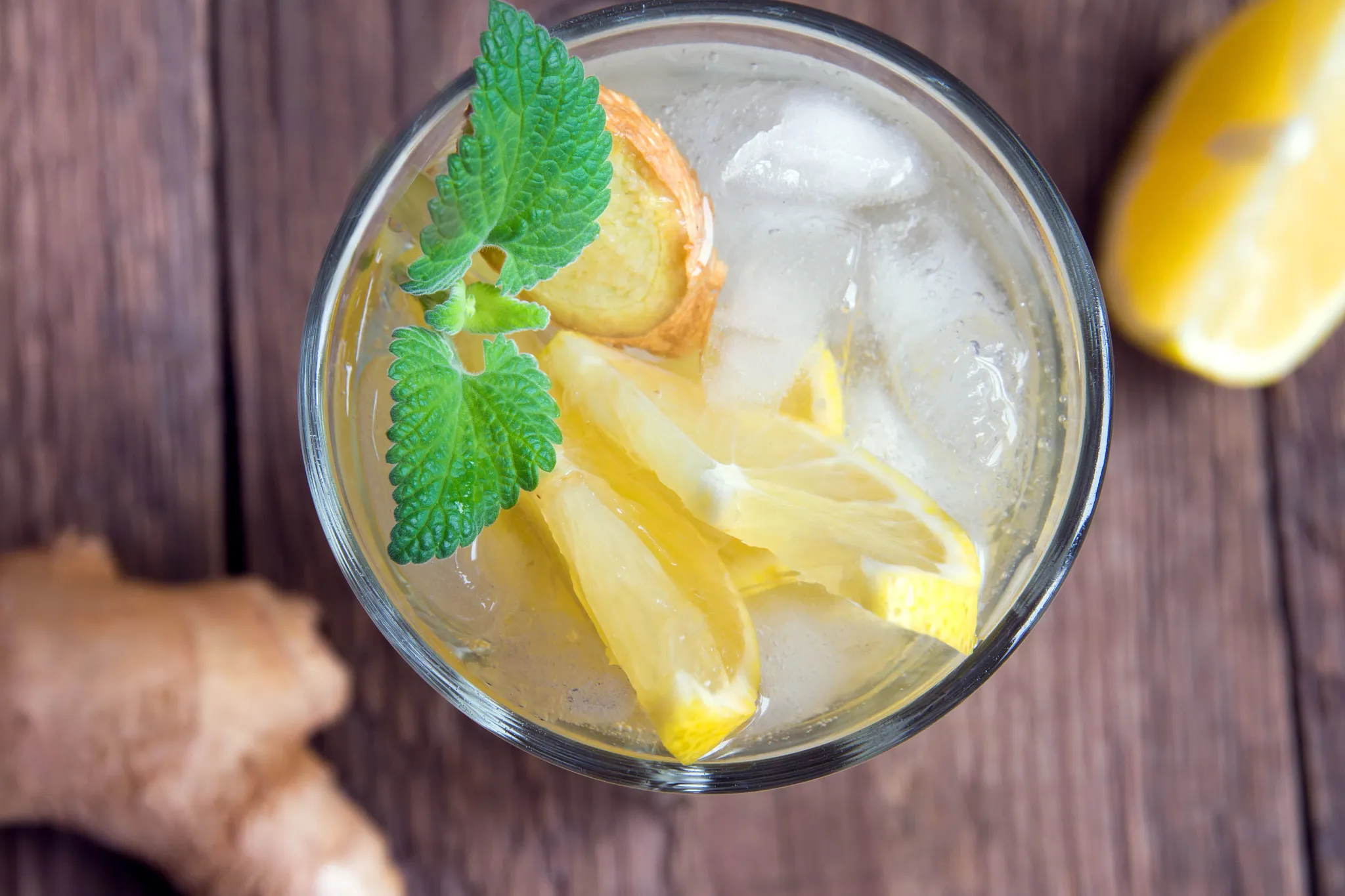 Preferred Club Swim-Up Bar at Dreams Onyx Resort & Spa featuring an exclusive poolside swim-up bar, premium cocktails, and a relaxing tropical atmosphere.