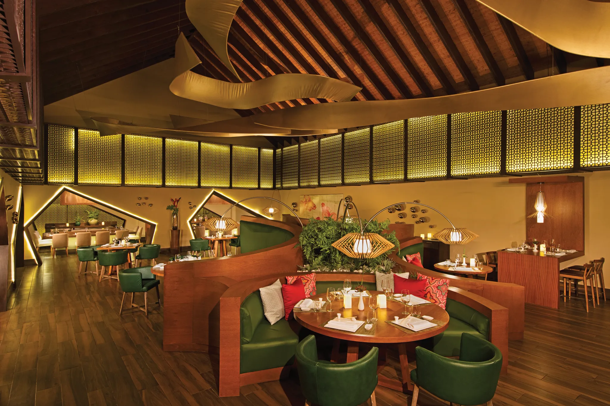 Spice Asian restaurant at Dreams Onyx Resort & Spa featuring teppanyaki tables, wok-style cooking, and an elegant dining atmosphere.