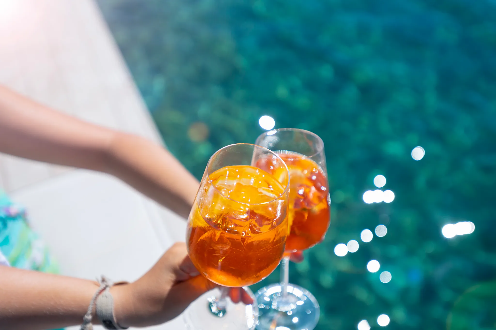 The Mix swim-up bar at Dreams Onyx Resort & Spa located in the Jungle Waterpark featuring refreshing drinks, poolside seating, and a fun family-friendly atmosphere.